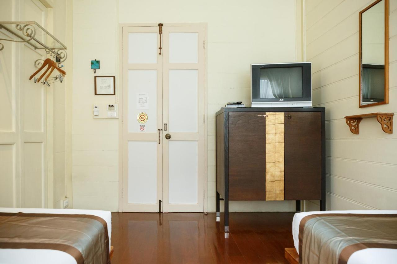 Albergue Baan Dinso Bangkok Exterior foto