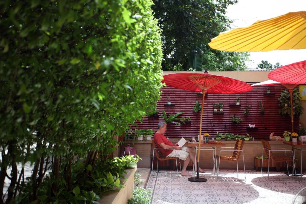Albergue Baan Dinso Bangkok Exterior foto